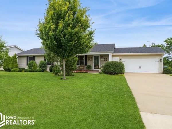 1714 Neil, Pella, IA 50219