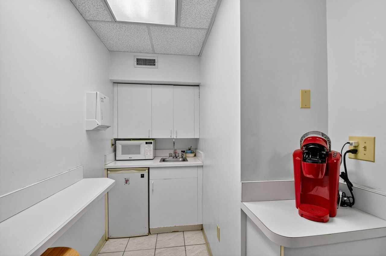 3865 10th Avenue N, Palm Springs, FL 33461 Photo
