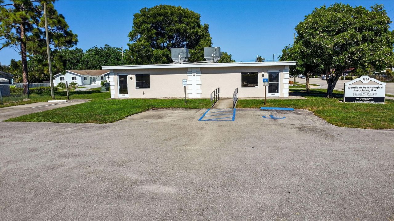 3865 10th Avenue N, Palm Springs, FL 33461 Photo