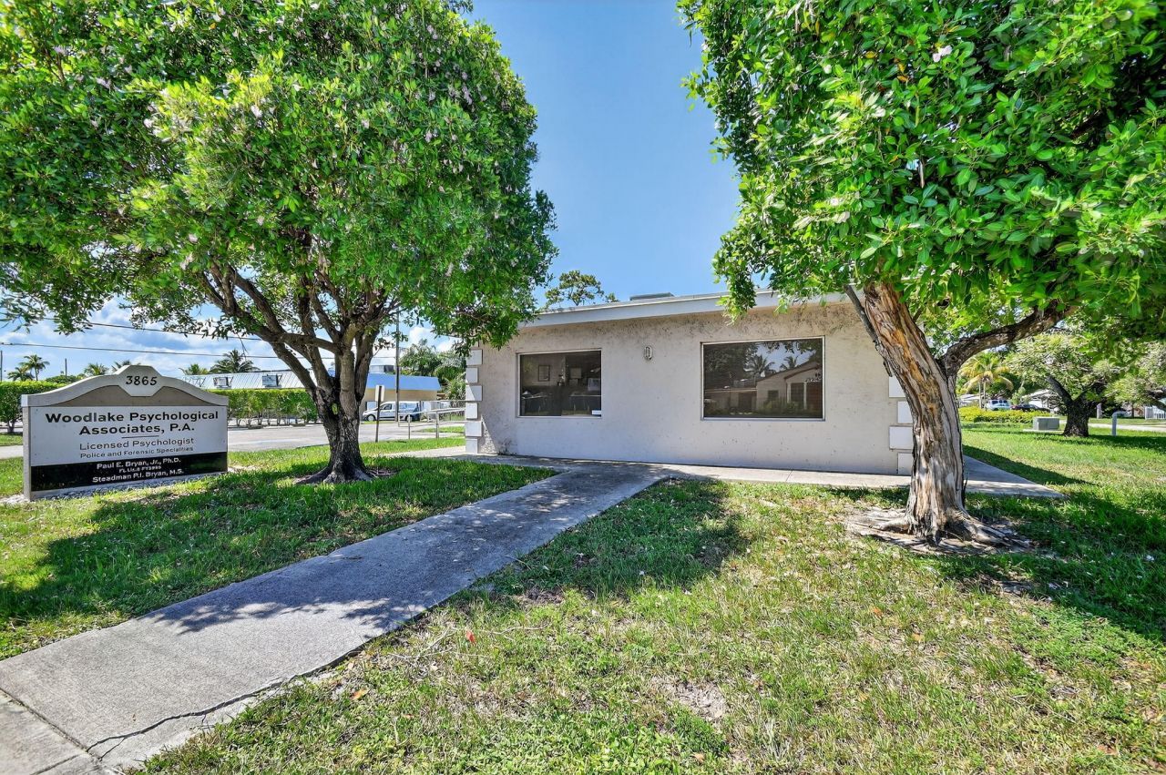 3865 10th Avenue N, Palm Springs, FL 33461 Photo
