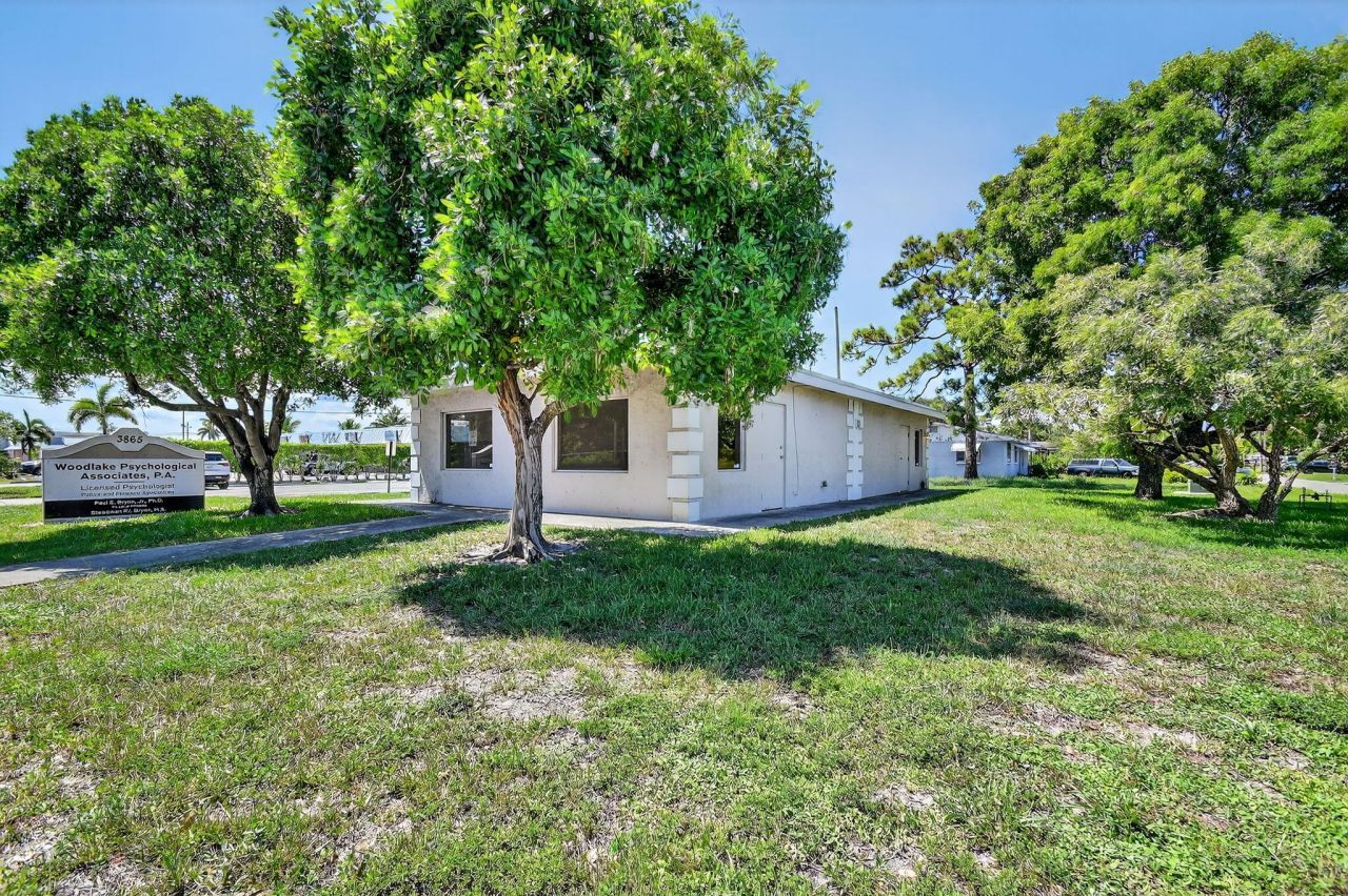 3865 10th Avenue N, Palm Springs, FL 33461 Photo