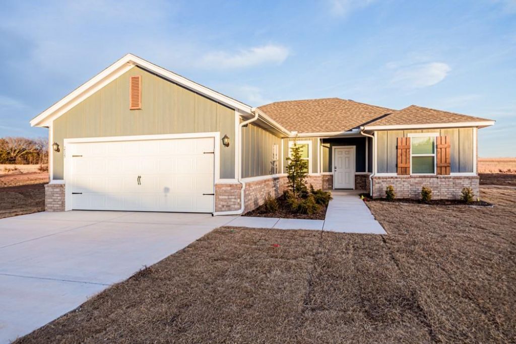 215 Wrangler Pass, Stillwater, OK 74075 Main Photo