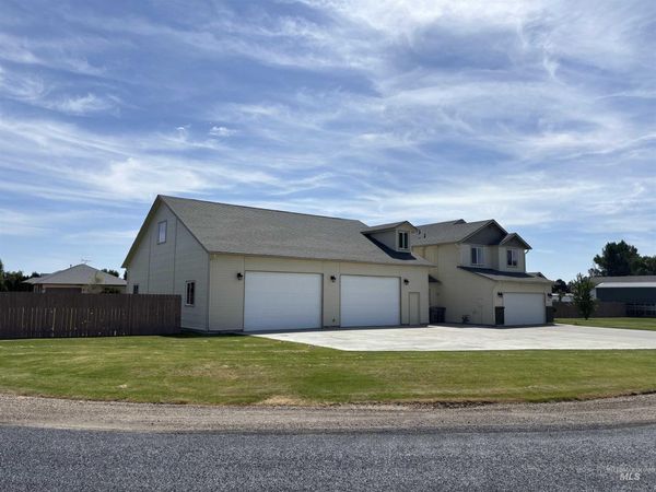 1190 NW Bluegrass Cr, Mountain Home, ID 83647