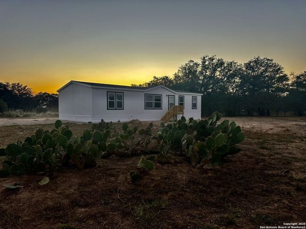 5161 County Road 302, Floresville, TX 78114