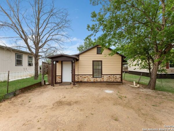 373 Avenue I, Poteet, TX 78065