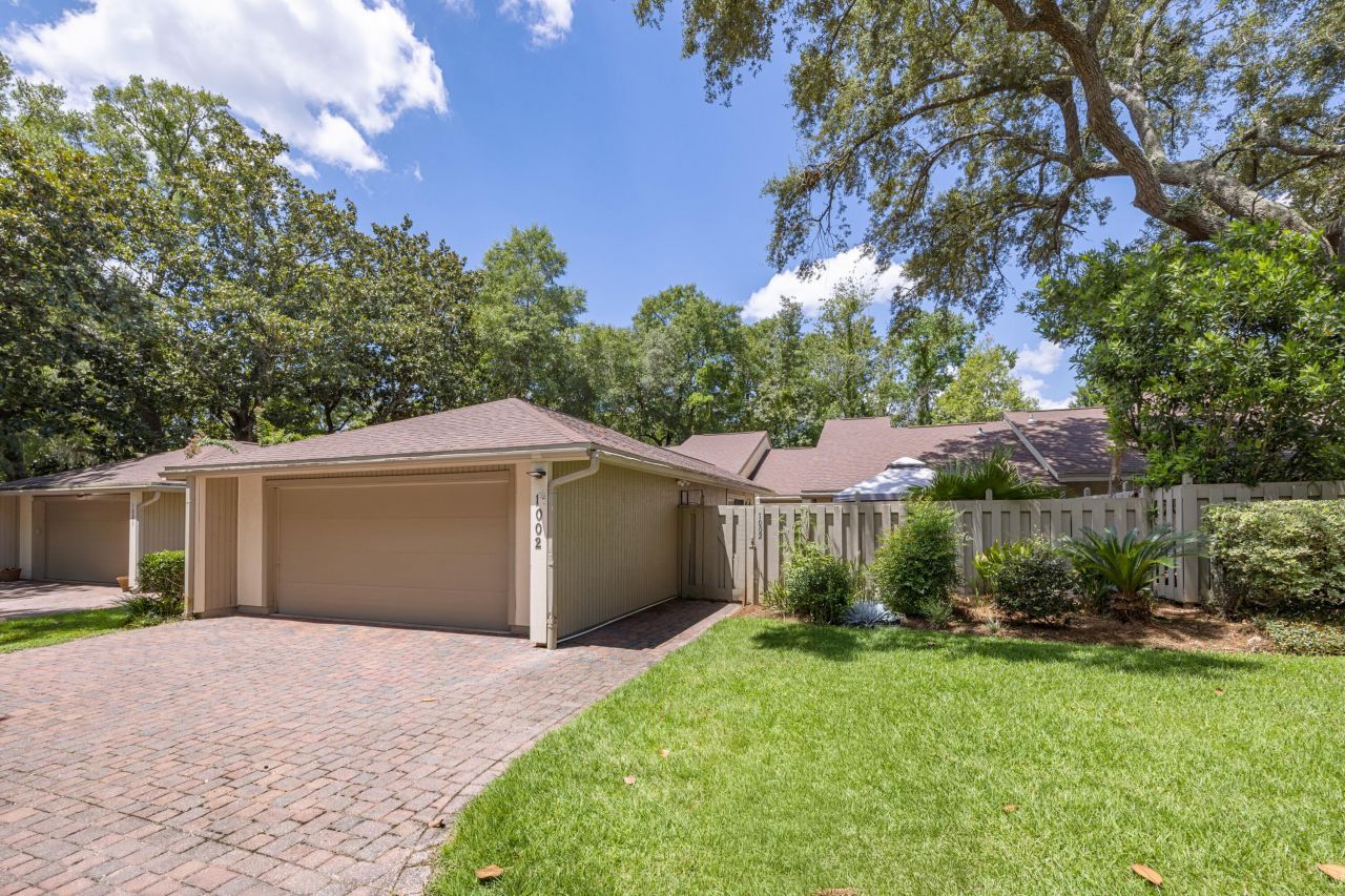 700 Bay Drive, Unit 1002, Niceville, FL 32578 Main Photo