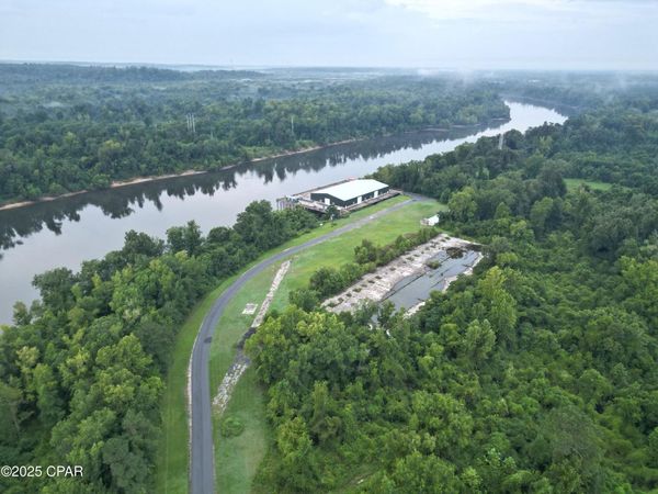 8599 Gadsen Trail, Sneads, FL 32460