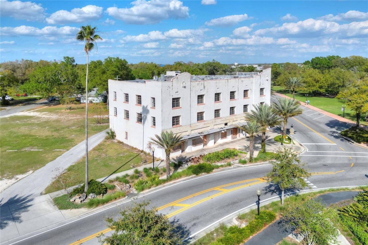 206 Pilaklakaha Avenue, Auburndale, FL 33823 Photo