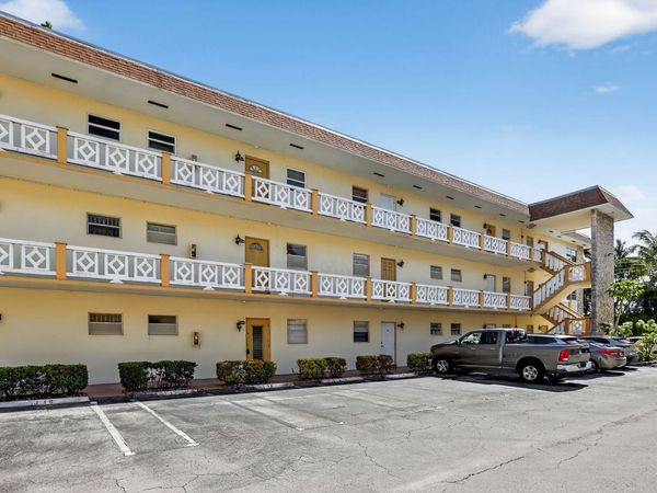 5111 W Oakland Park Boulevard, Unit 201, Lauderdale Lakes, FL 33313