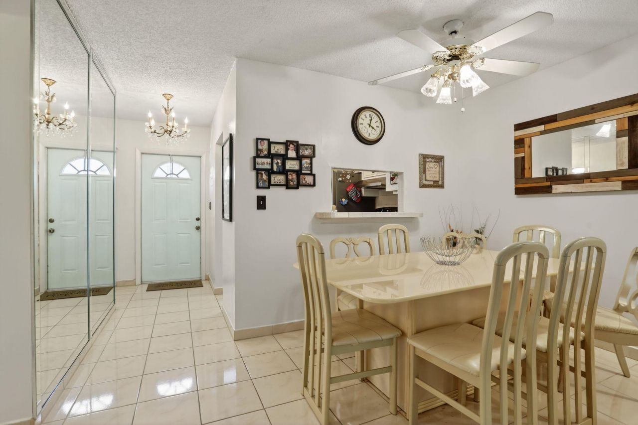 5111 W Oakland Park Boulevard, Unit 201, Lauderdale Lakes, FL 33313 Photo