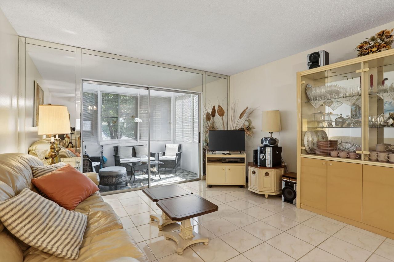 5111 W Oakland Park Boulevard, Unit 201, Lauderdale Lakes, FL 33313 Photo