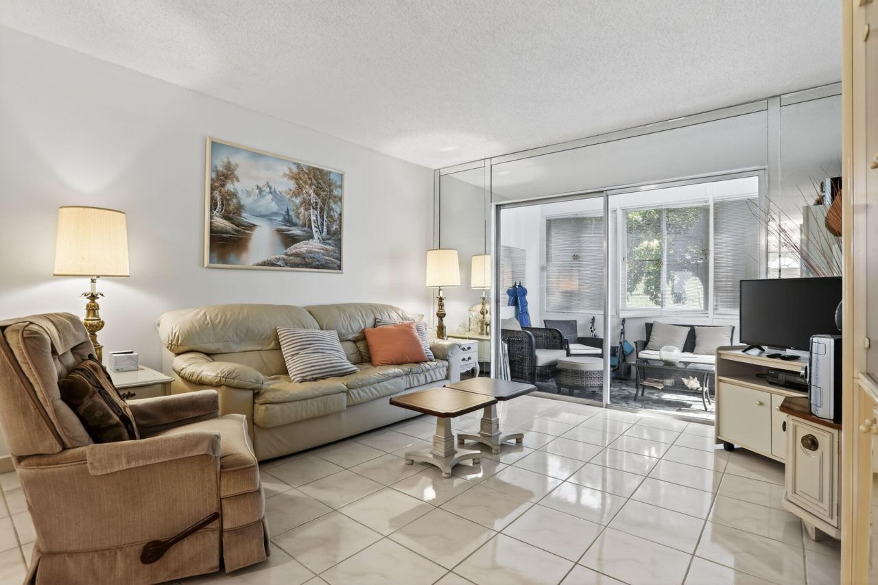 5111 W Oakland Park Boulevard, Unit 201, Lauderdale Lakes, FL 33313 Photo