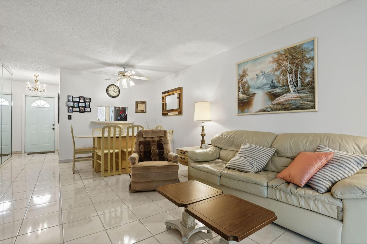5111 W Oakland Park Boulevard, Unit 201, Lauderdale Lakes, FL 33313 Photo