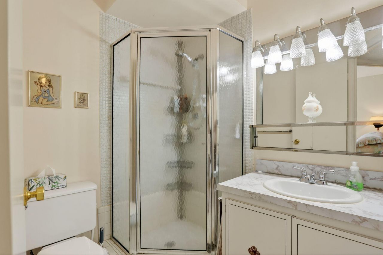 5111 W Oakland Park Boulevard, Unit 201, Lauderdale Lakes, FL 33313 Photo