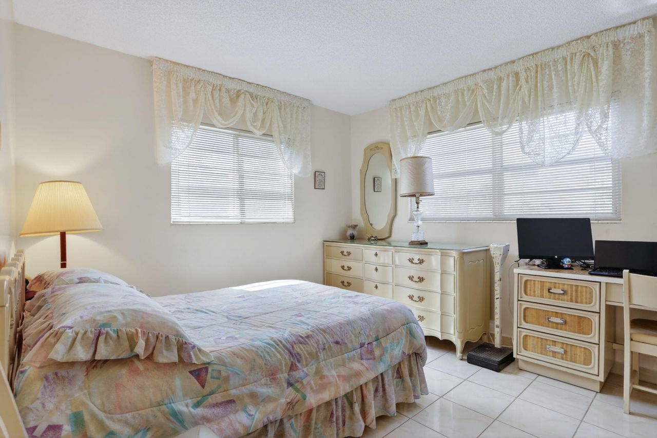 5111 W Oakland Park Boulevard, Unit 201, Lauderdale Lakes, FL 33313 Photo
