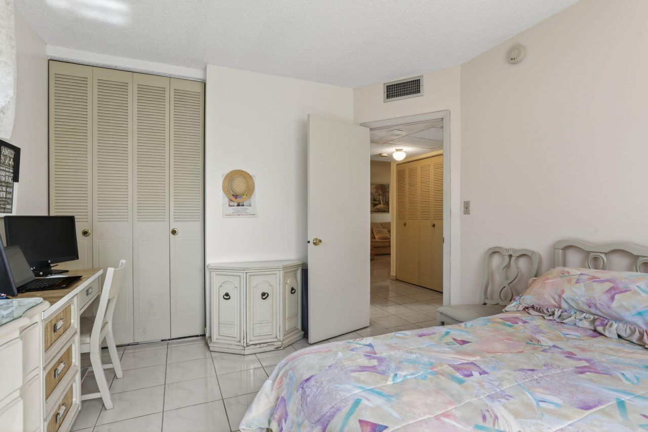5111 W Oakland Park Boulevard, Unit 201, Lauderdale Lakes, FL 33313 Photo