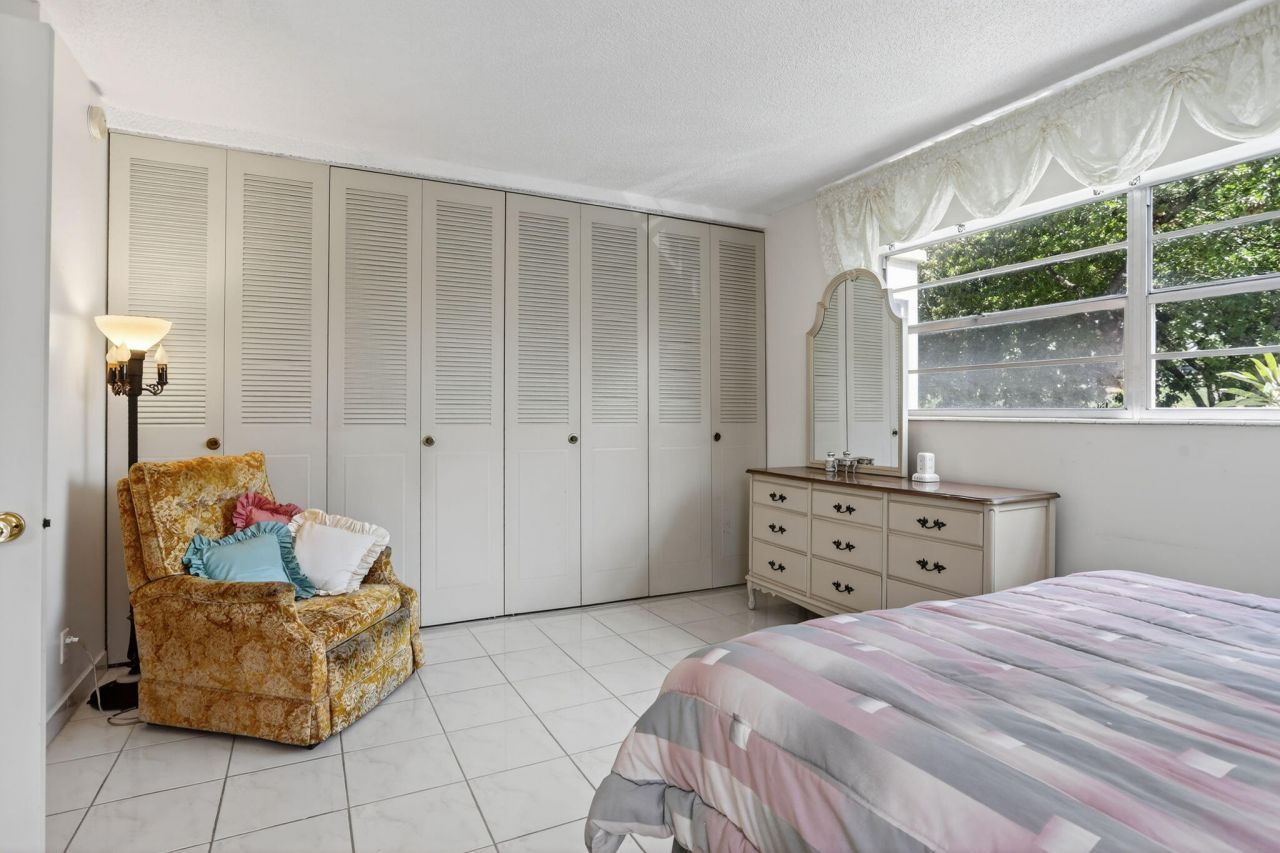 5111 W Oakland Park Boulevard, Unit 201, Lauderdale Lakes, FL 33313 Photo