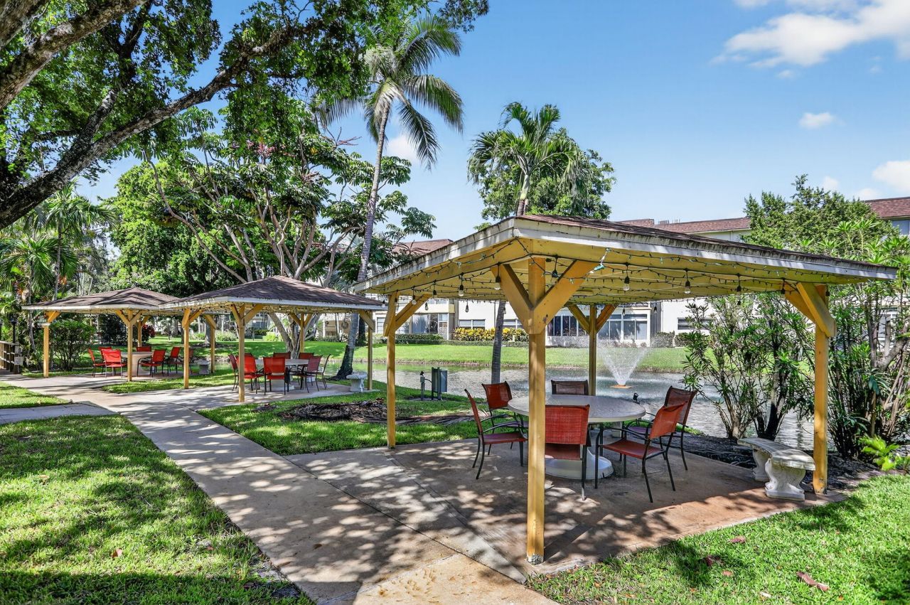 5111 W Oakland Park Boulevard, Unit 201, Lauderdale Lakes, FL 33313 Photo