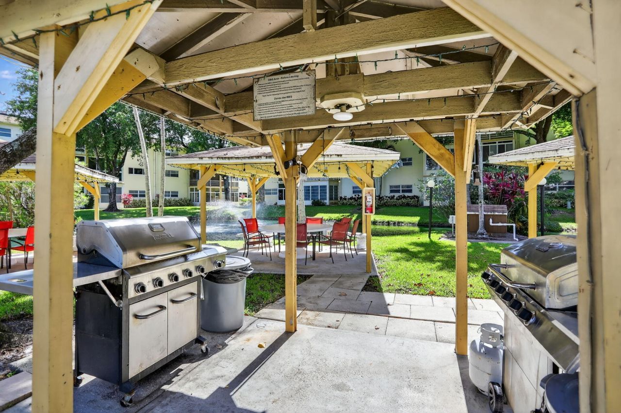 5111 W Oakland Park Boulevard, Unit 201, Lauderdale Lakes, FL 33313 Photo