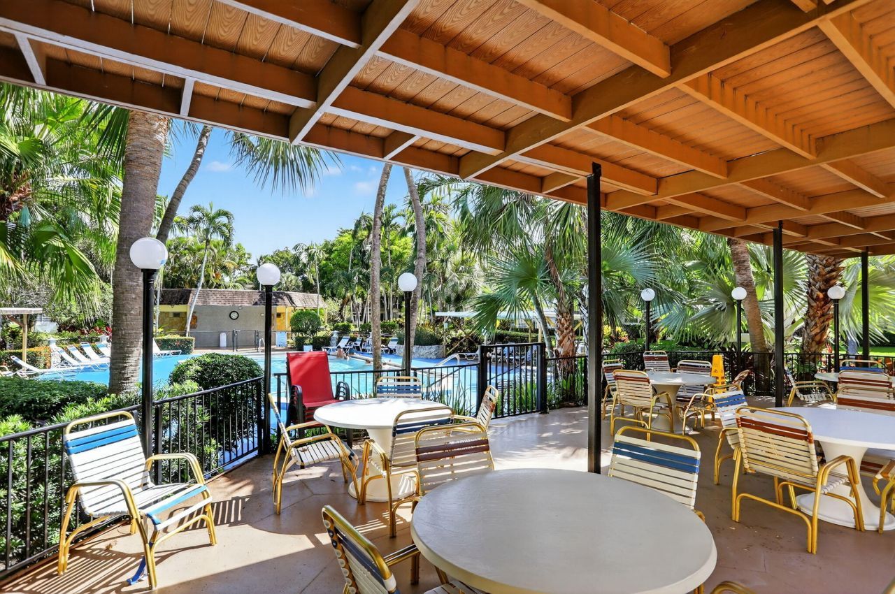 5111 W Oakland Park Boulevard, Unit 201, Lauderdale Lakes, FL 33313 Photo