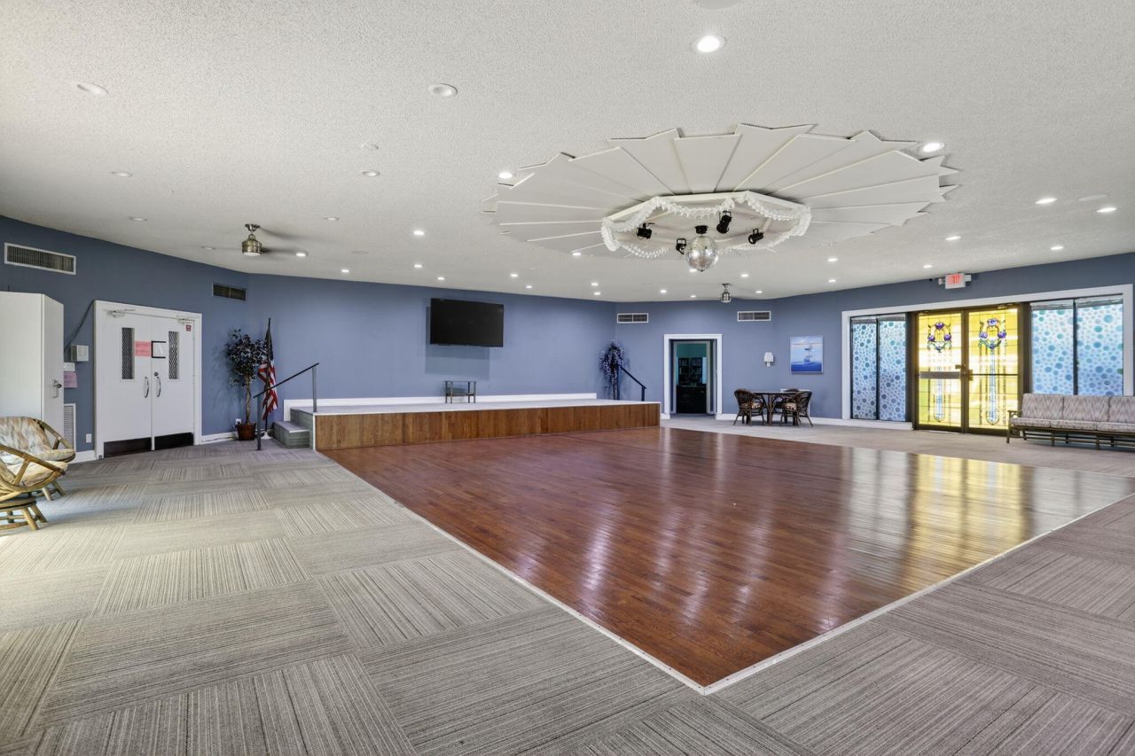 5111 W Oakland Park Boulevard, Unit 201, Lauderdale Lakes, FL 33313 Photo