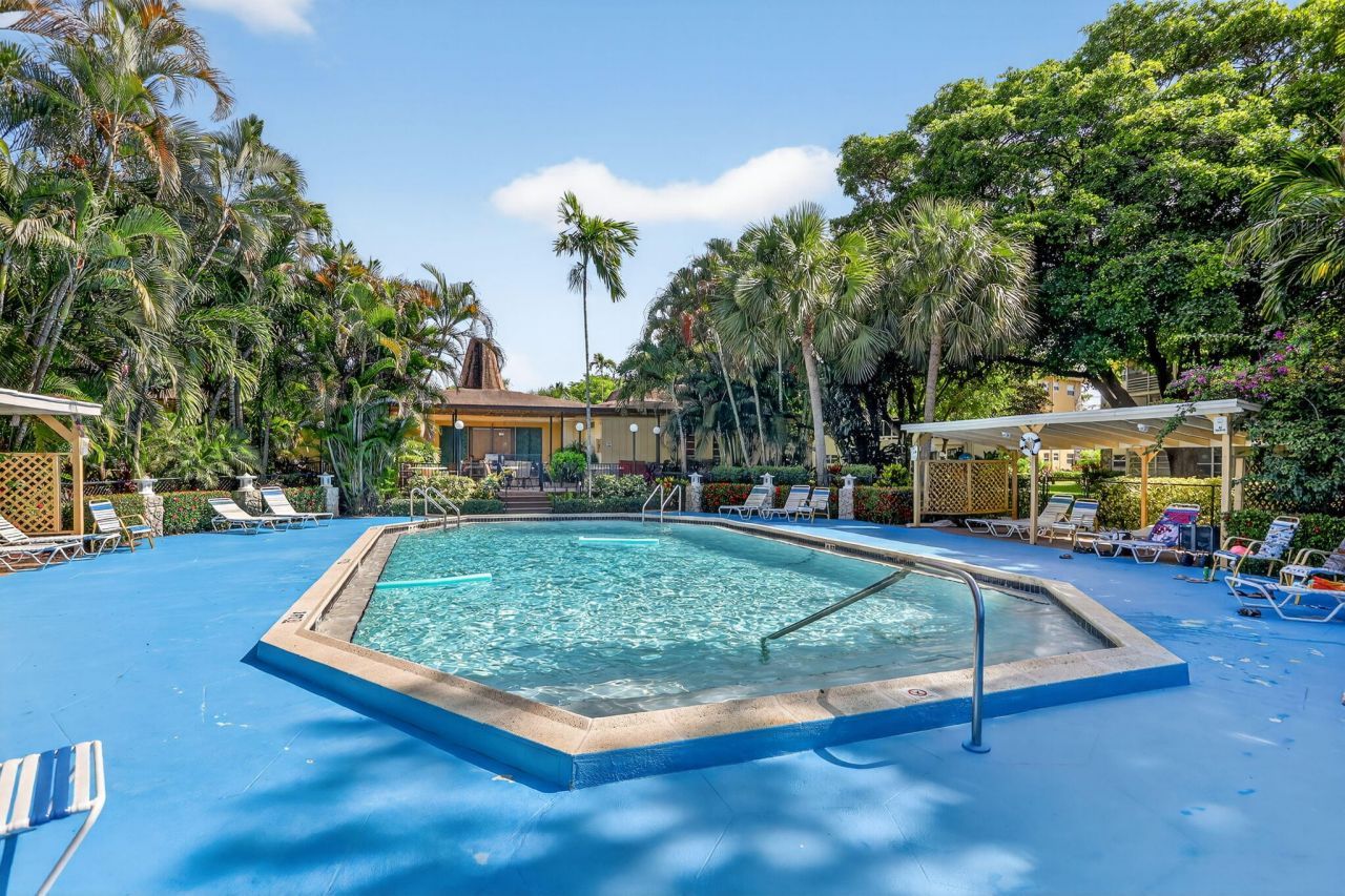 5111 W Oakland Park Boulevard, Unit 201, Lauderdale Lakes, FL 33313 Photo