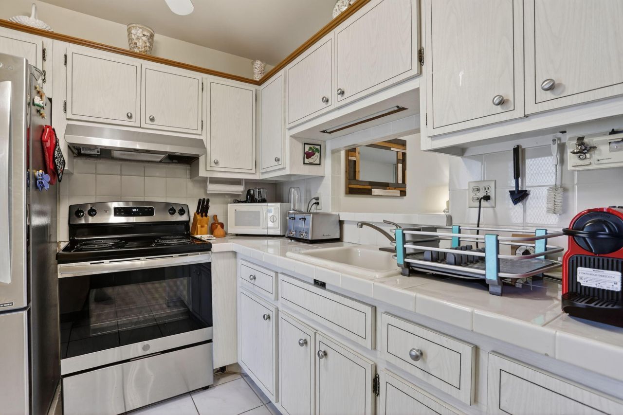 5111 W Oakland Park Boulevard, Unit 201, Lauderdale Lakes, FL 33313 Photo