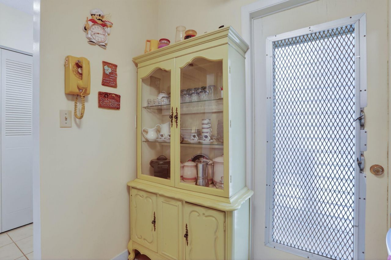 5111 W Oakland Park Boulevard, Unit 201, Lauderdale Lakes, FL 33313 Photo