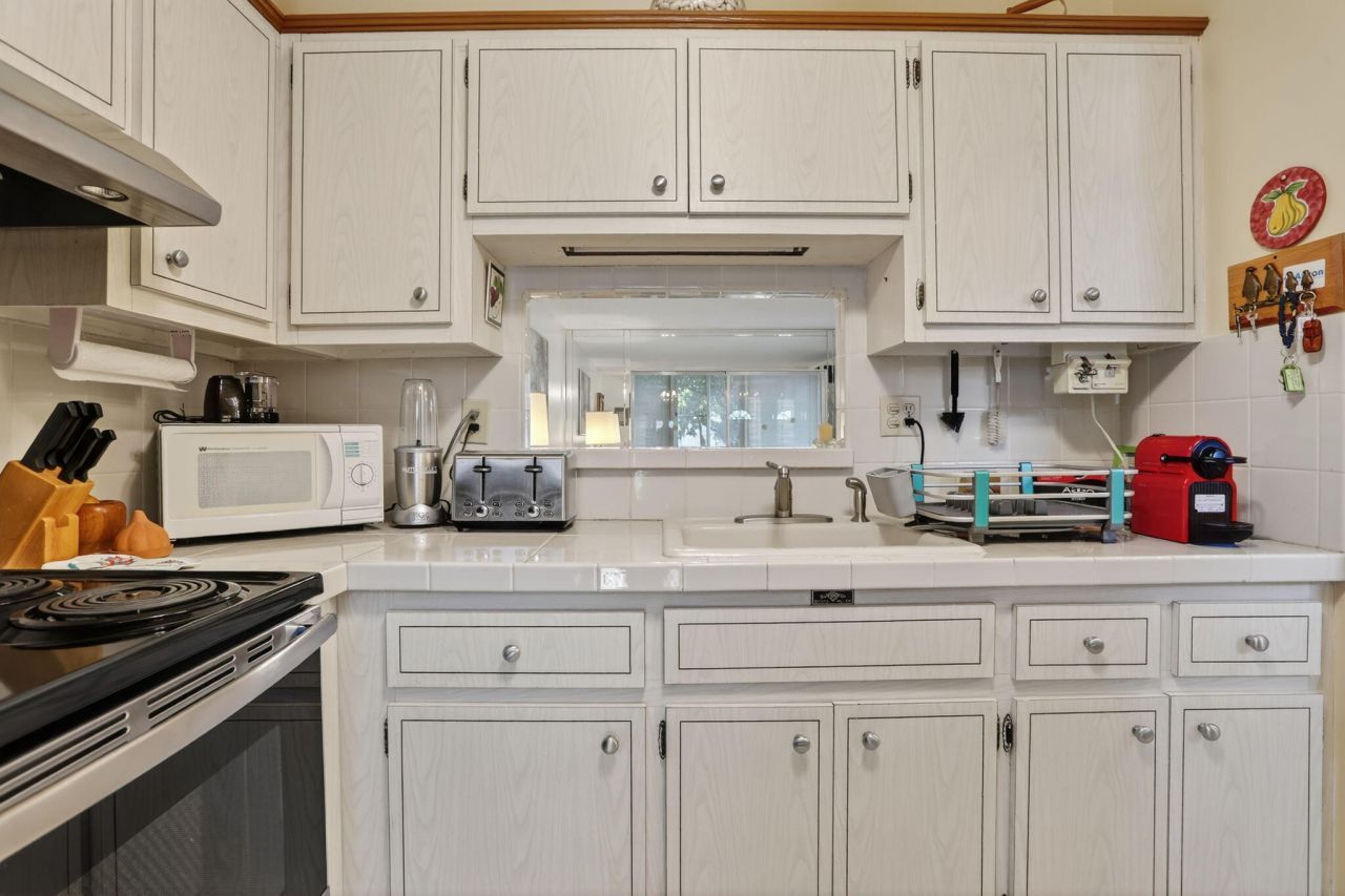 5111 W Oakland Park Boulevard, Unit 201, Lauderdale Lakes, FL 33313 Photo