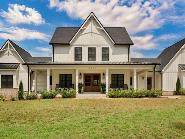 3255 Harris Cir, Palmyra, TN 37142