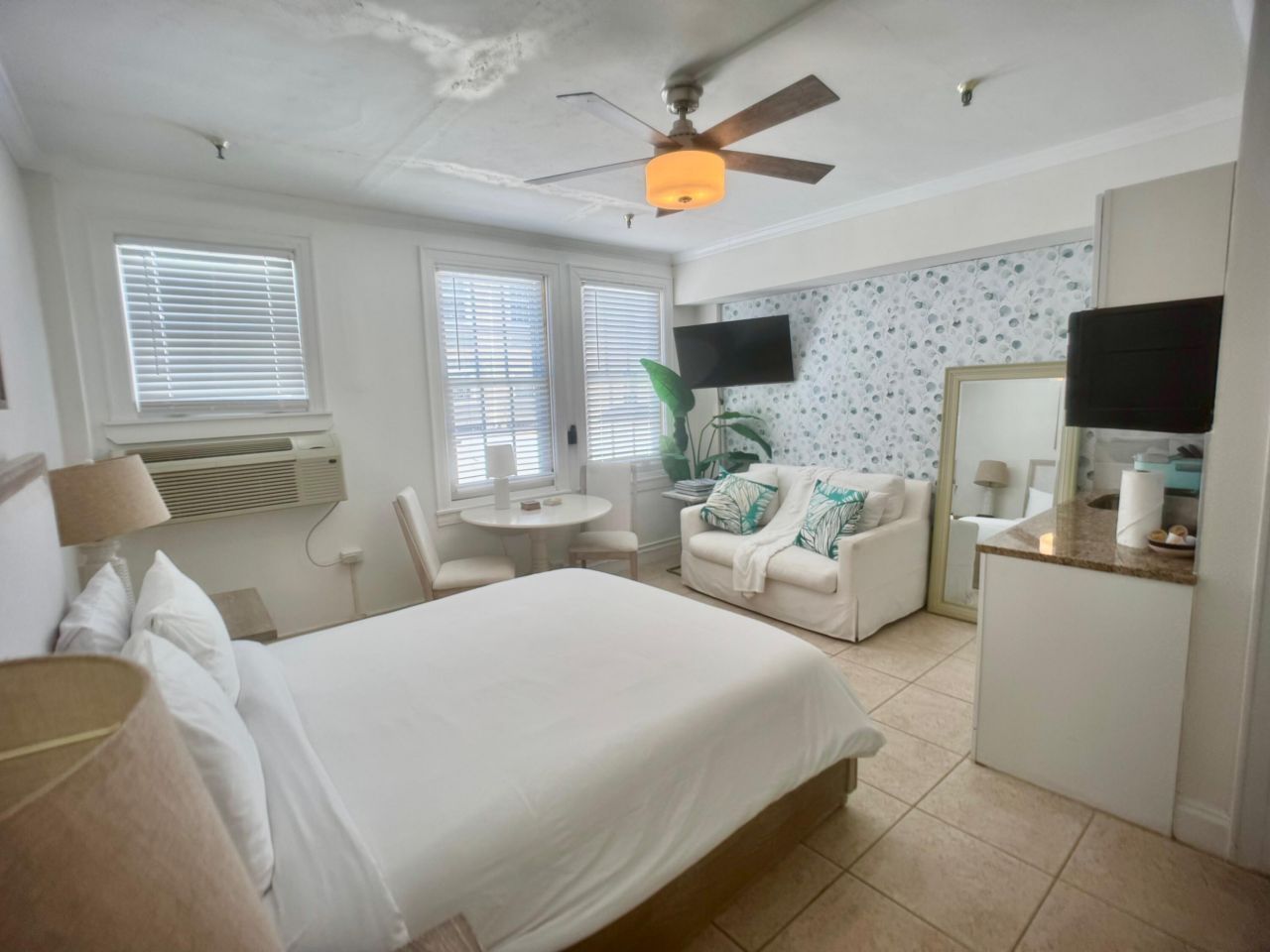235 Sunrise Avenue, Unit # 200, Palm Beach, FL 33480 Photo