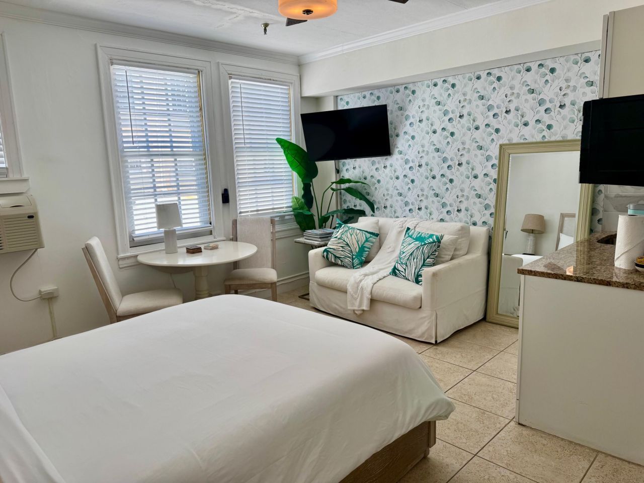 235 Sunrise Avenue, Unit # 200, Palm Beach, FL 33480 Photo