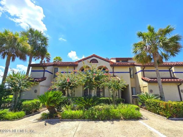 3809 LAVISTA Circle, Unit 221, Jacksonville, FL 32217