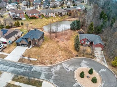 3633 Thornwood Drive, Auburn Hills, MI 48326