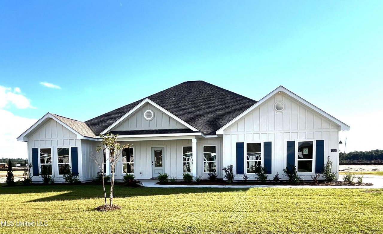 6613 Palm Pointe Drive, Ocean Springs, MS 39564 Main Photo