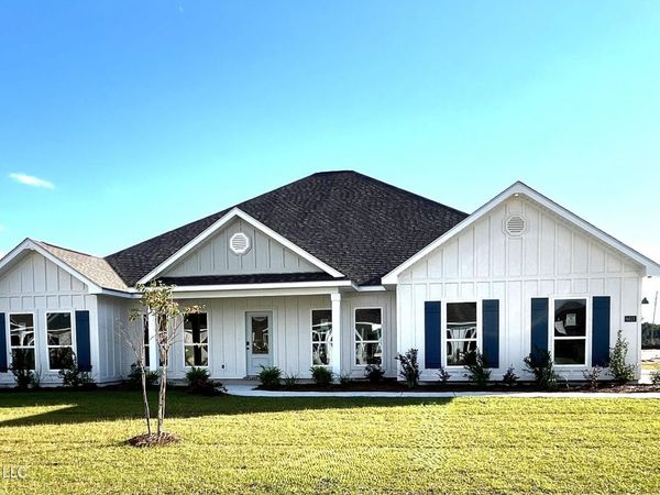 6613 Palm Pointe Drive, Ocean Springs, MS 39564