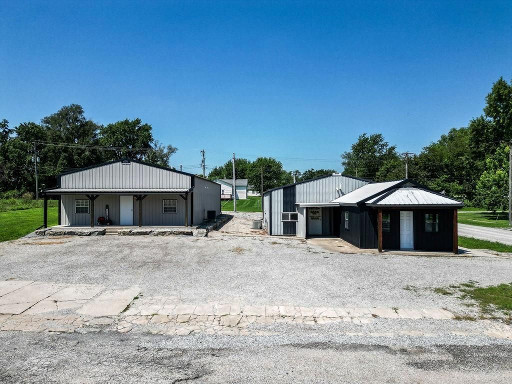 527, 529 And 530 Clinton Avenue, Osborn, MO 64474 Main Photo