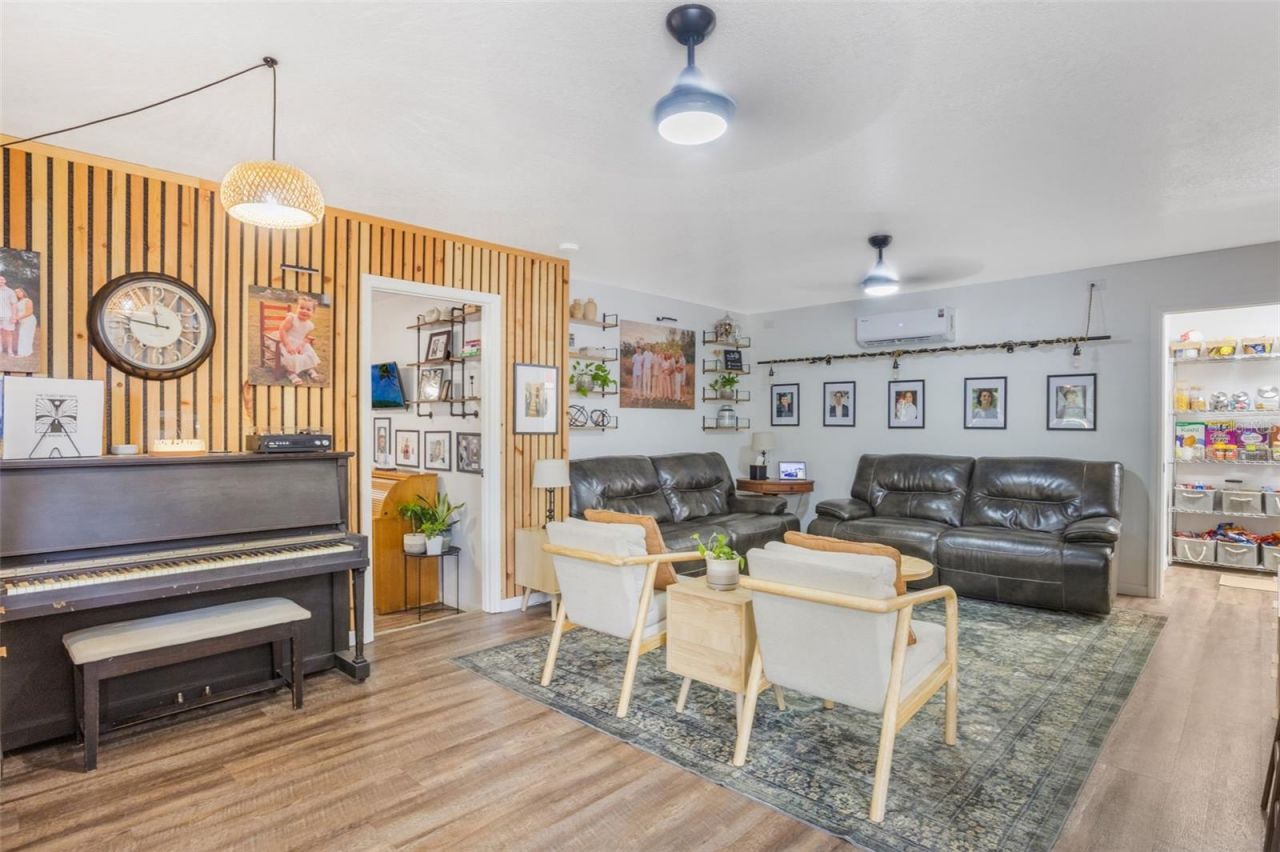 300 N Dixie Avenue, Fruitland Park, FL 34731 Photo