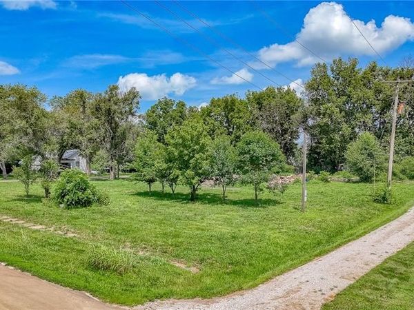 204 E 3rd St Street, Urich, MO 64788