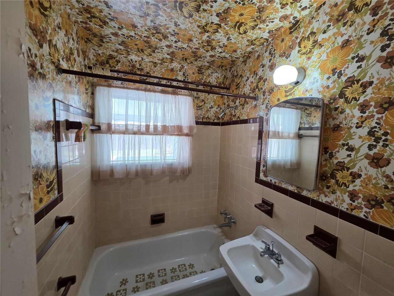 1330 Rhodes Avenue, Sarasota, FL 34239 Photo