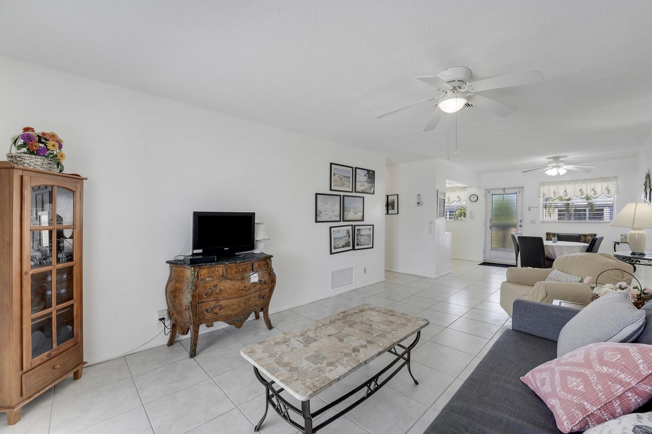 2132 NE 1st Way, Unit 204, Boynton Beach, FL 33435 Photo
