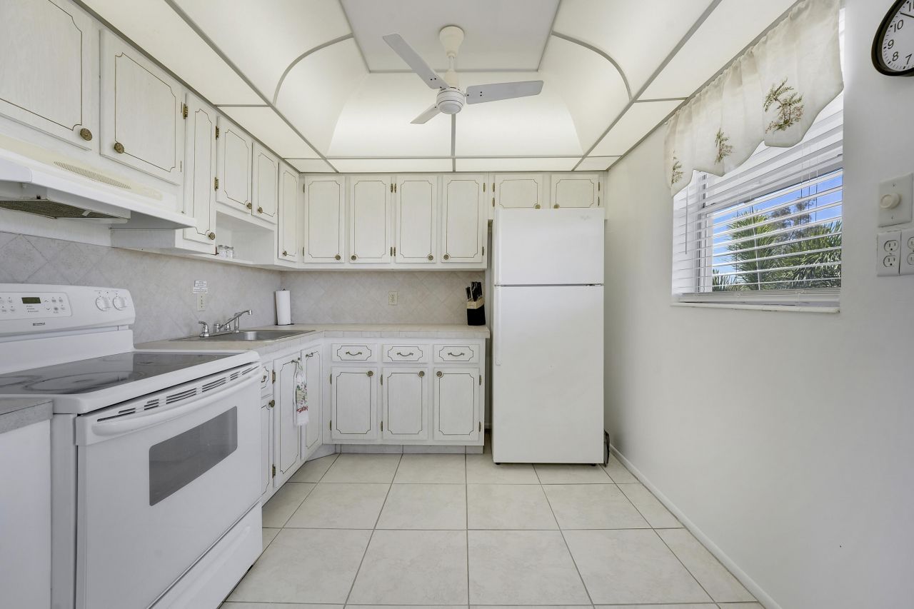 2132 NE 1st Way, Unit 204, Boynton Beach, FL 33435 Photo