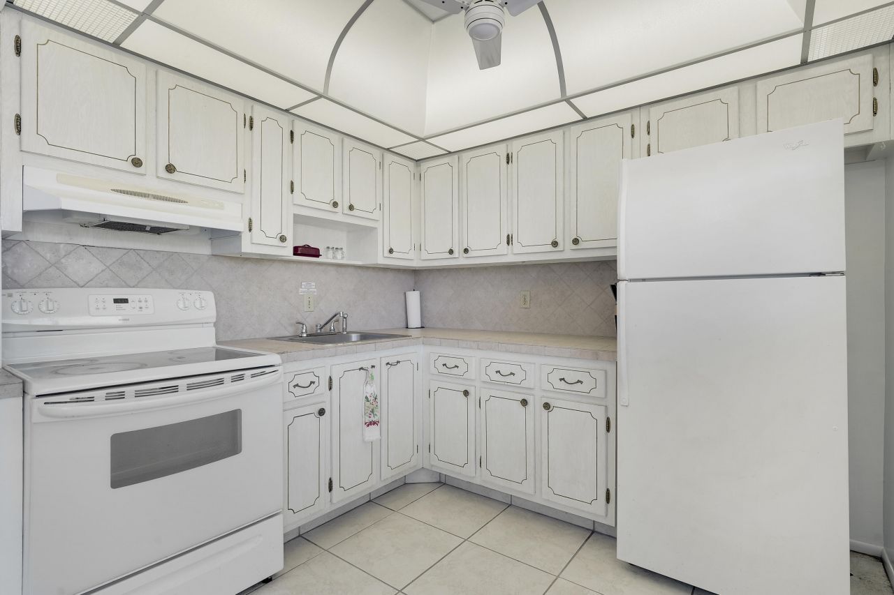 2132 NE 1st Way, Unit 204, Boynton Beach, FL 33435 Photo