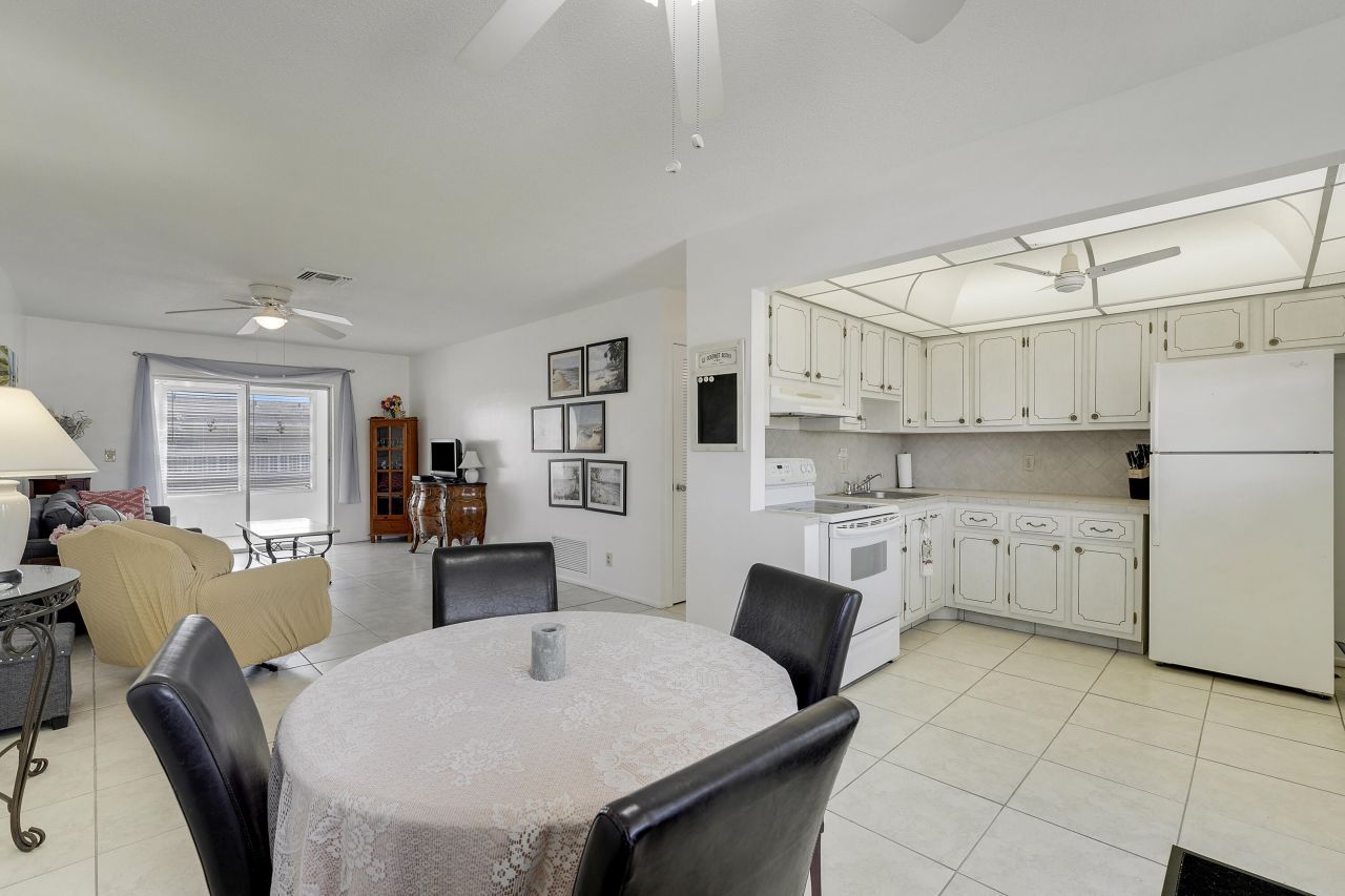 2132 NE 1st Way, Unit 204, Boynton Beach, FL 33435 Photo