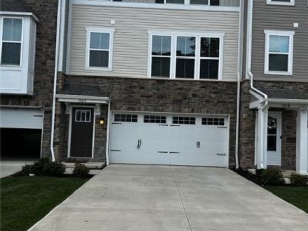 1424 Chateau Place, Avon, OH 44011