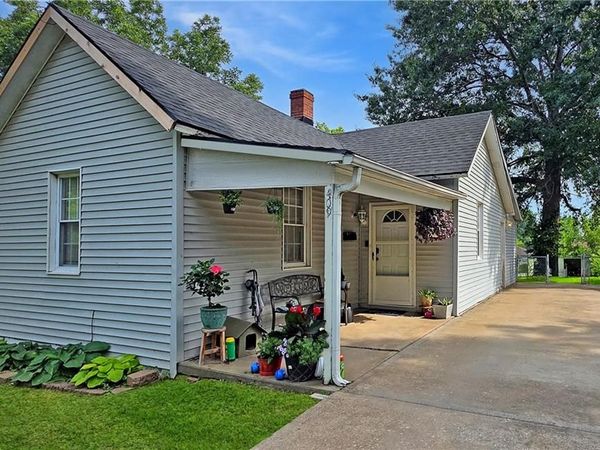 409 W 26th Street, Higginsville, MO 64037