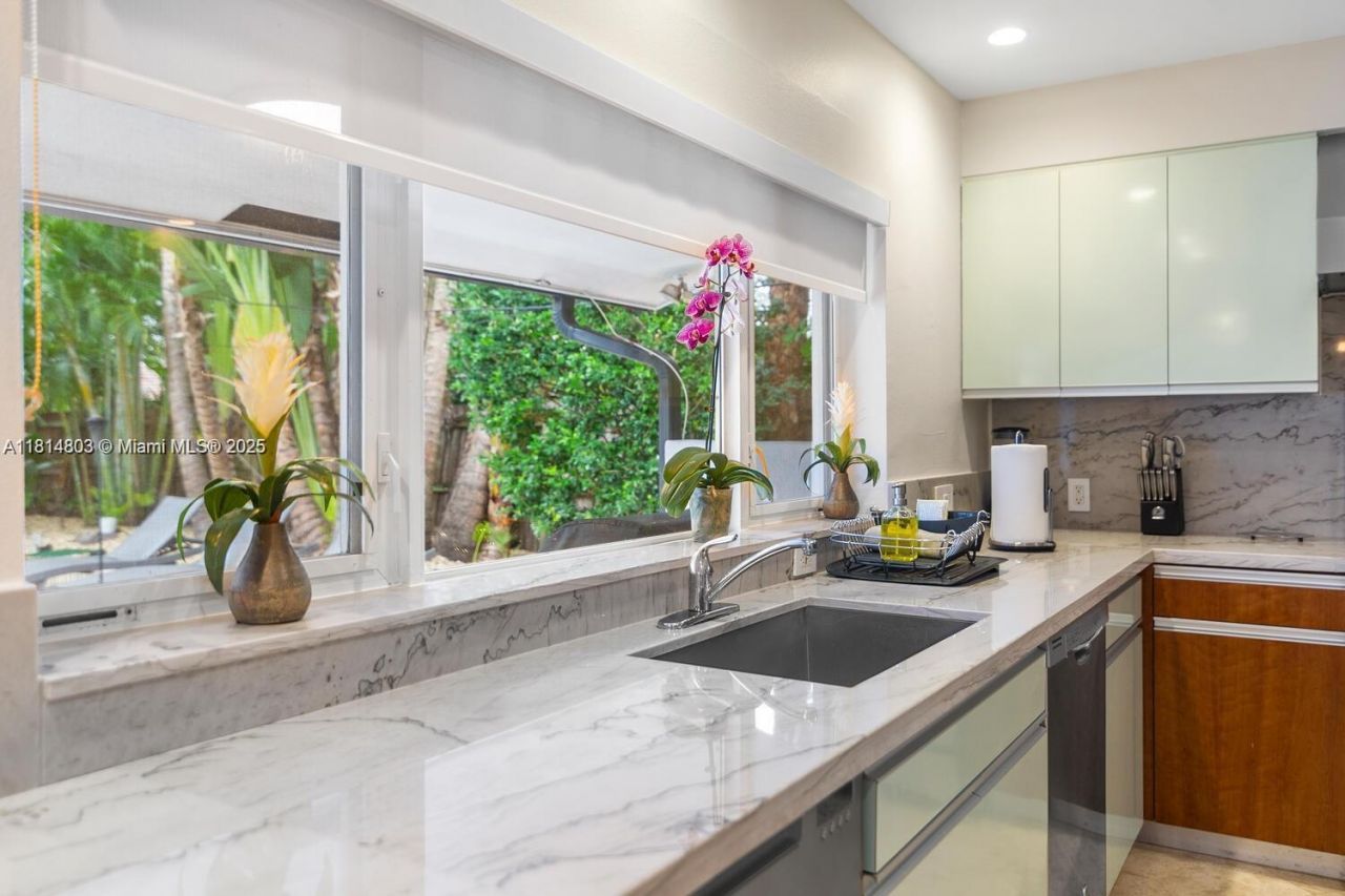 4101 Bayview Dr, Fort Lauderdale, FL 33308 Photo