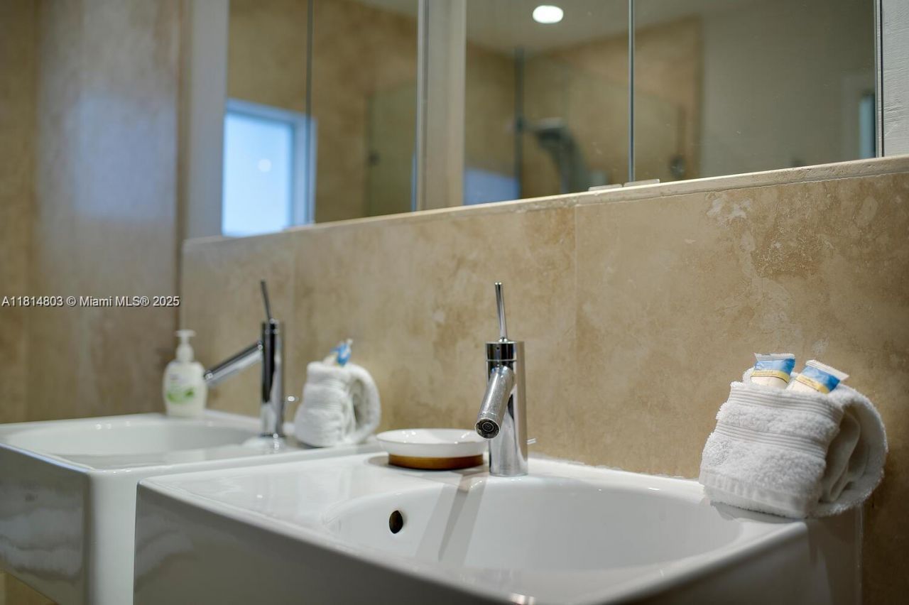 4101 Bayview Dr, Fort Lauderdale, FL 33308 Photo