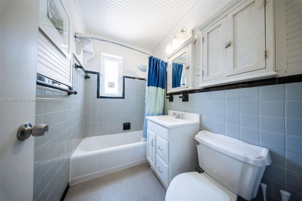 204 S Seacrest Cir, Delray Beach, FL 33444 Photo