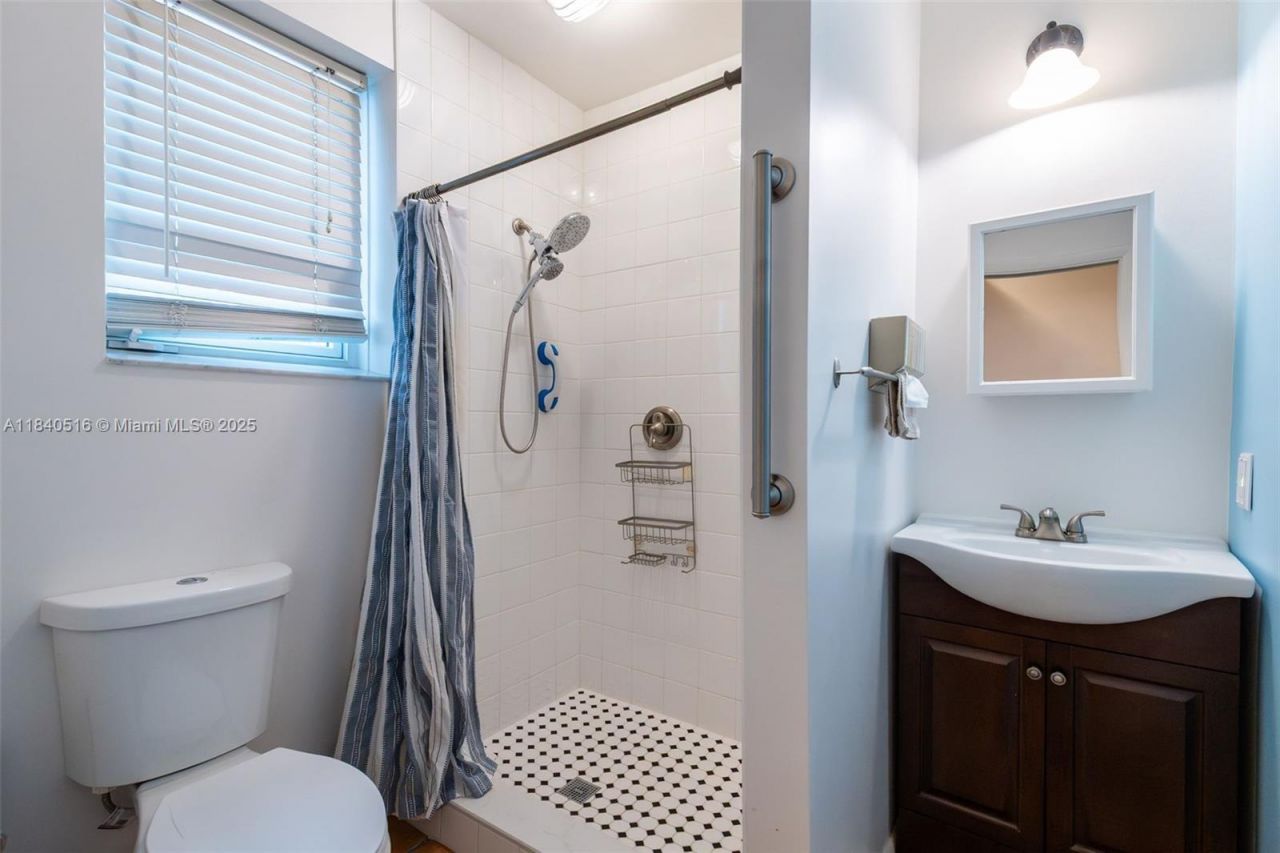 204 S Seacrest Cir, Delray Beach, FL 33444 Photo